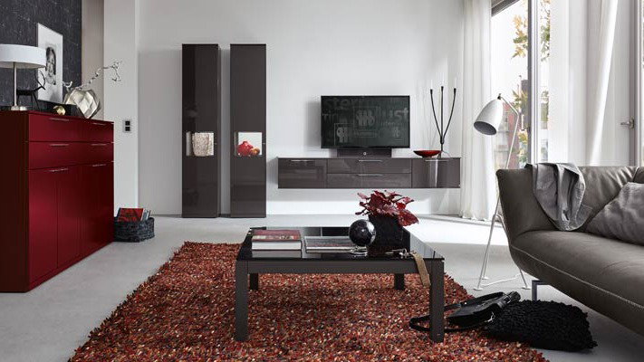 Wenige hochwertige Möbel machen ein Wohnzimmer modern und strukturiert