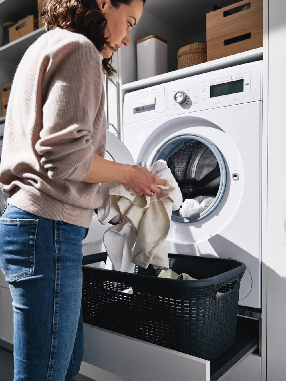 Toller Hauswirtschaftsraum - perfekt geplant mit hoch eingebauter Waschmaschine