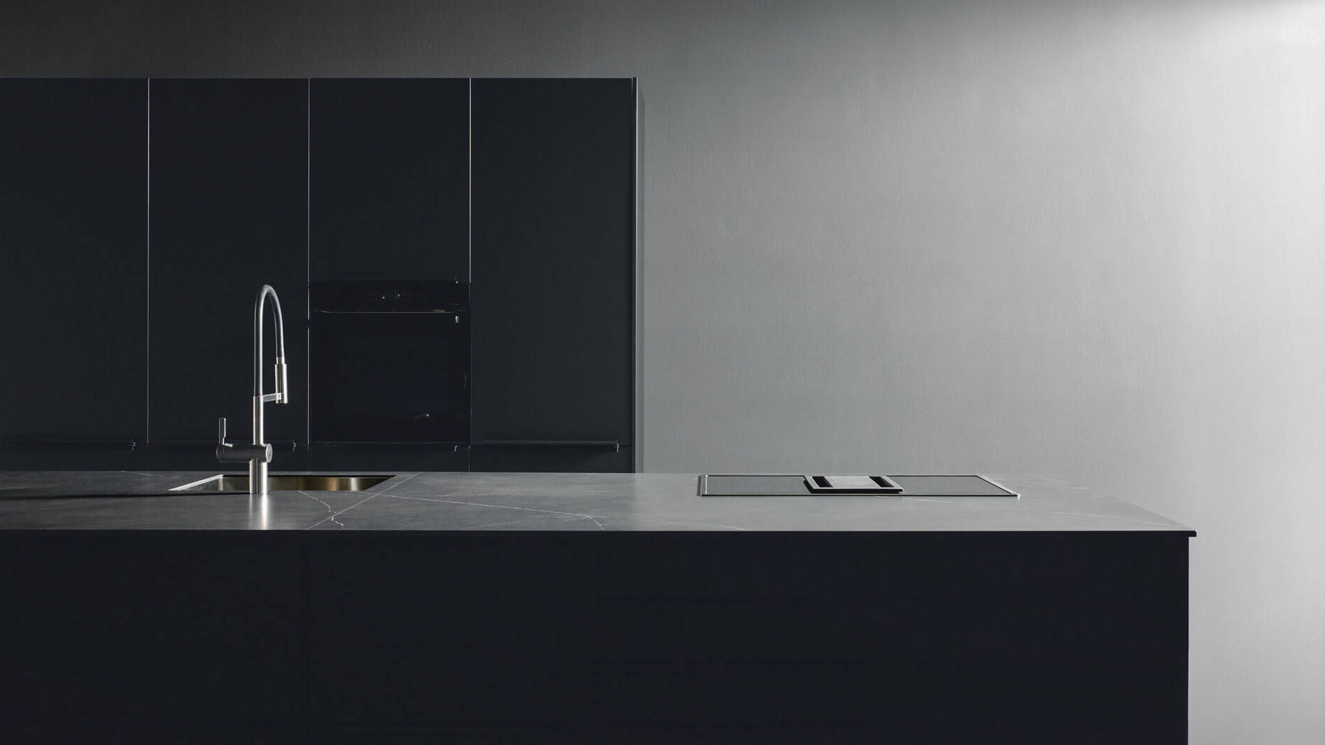 Minimalismus in der Küche, Minimalistische Küche, graue minimalistische Küche