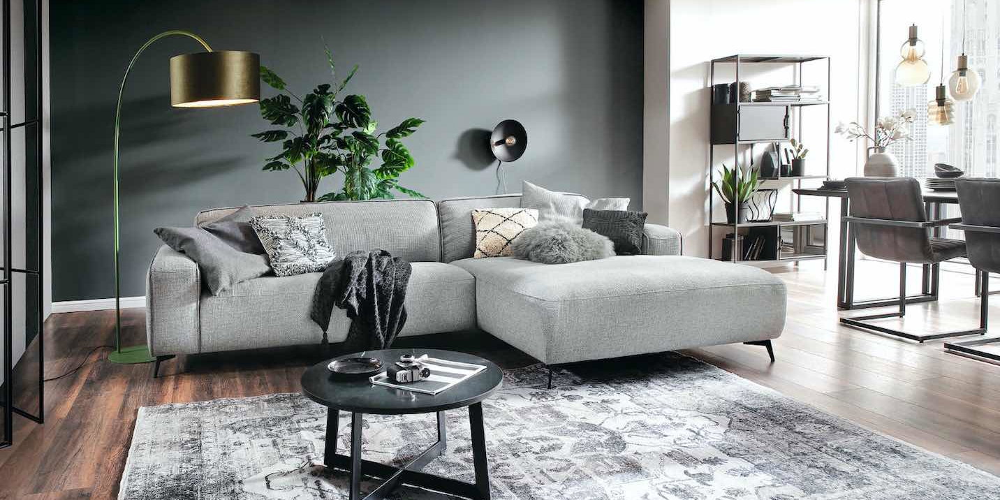 Ecksofa Kano - 2,5-Sitzer, Longchair rechts, mit oder ohne Sitzvorzug (motorisch), Flachgewebe, Grau von Styles United