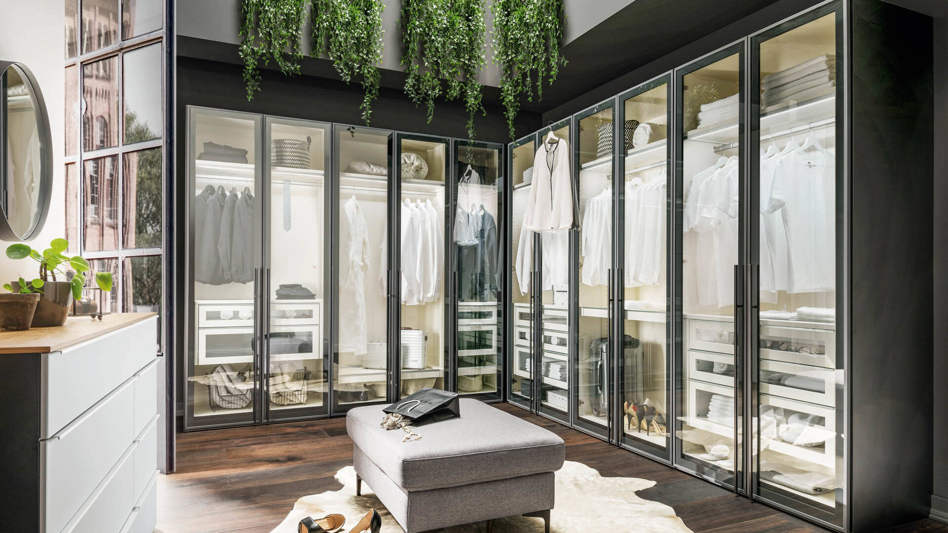 Kleiderschrank mit Glastüren, Natura Colorado, Inneneinteilung, Ordnung, Ankleide, Ankleidezimmer hell, begehbarer Kleiderschrank viel Platz Stauraum, Schubladen hell Licht im Schrank Home Company