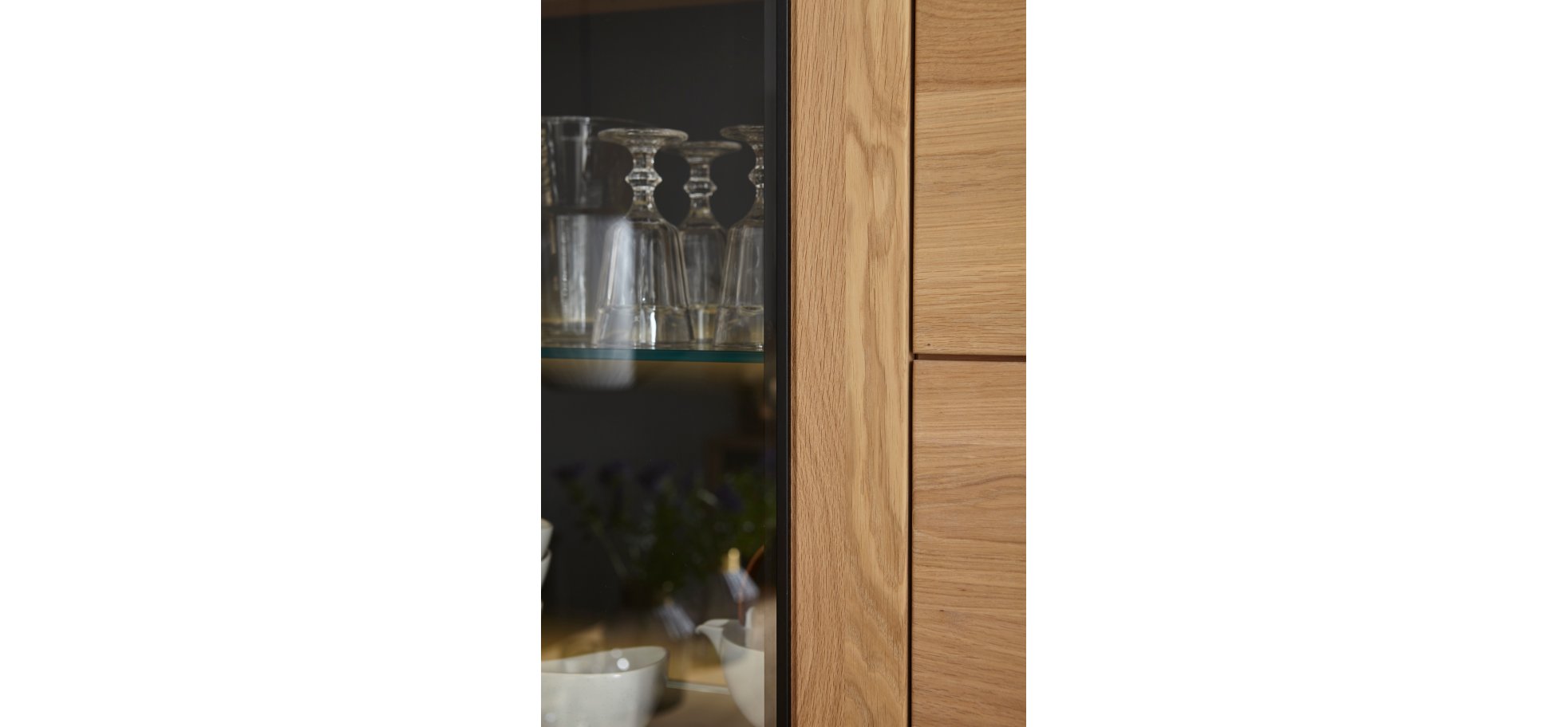 Vitrine Cabrera - BH ca. 100x203 cm, Asteiche massiv – Bild 3