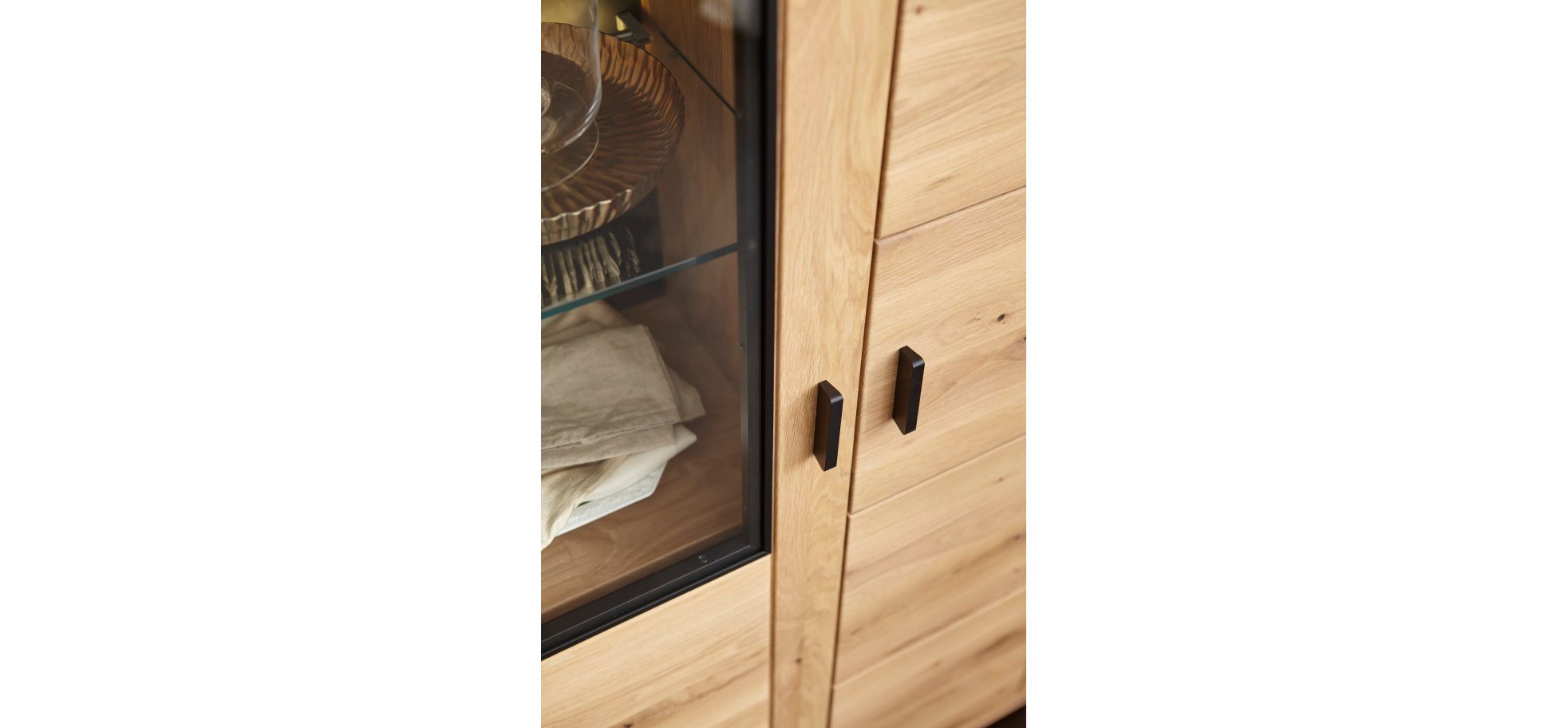 Vitrine Cabrera - BH ca. 100x203 cm, Asteiche massiv – Bild 4
