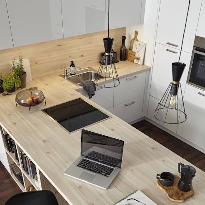 Globalk&uuml;che mit integriertem Sideboard und Garderobe