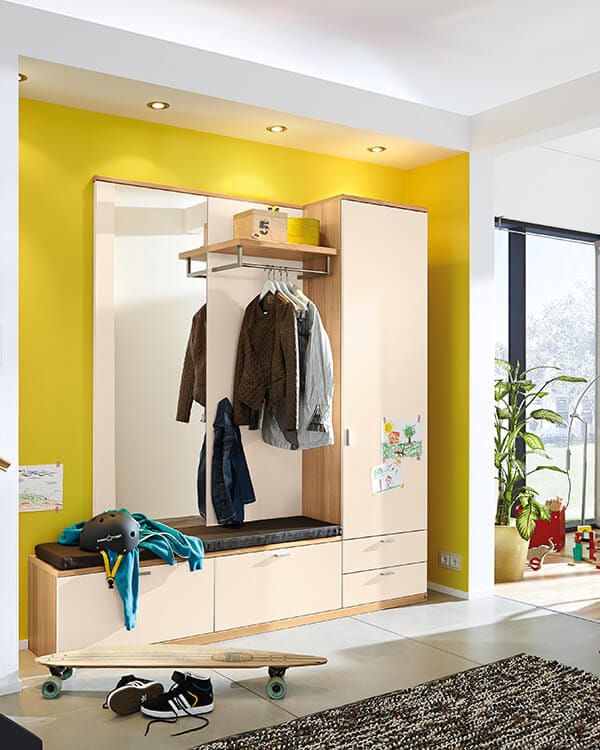 gebe Garderobe, moderner Eingangsbereich, Wandschrank Hauseingang, Wohnungseingang gelb,