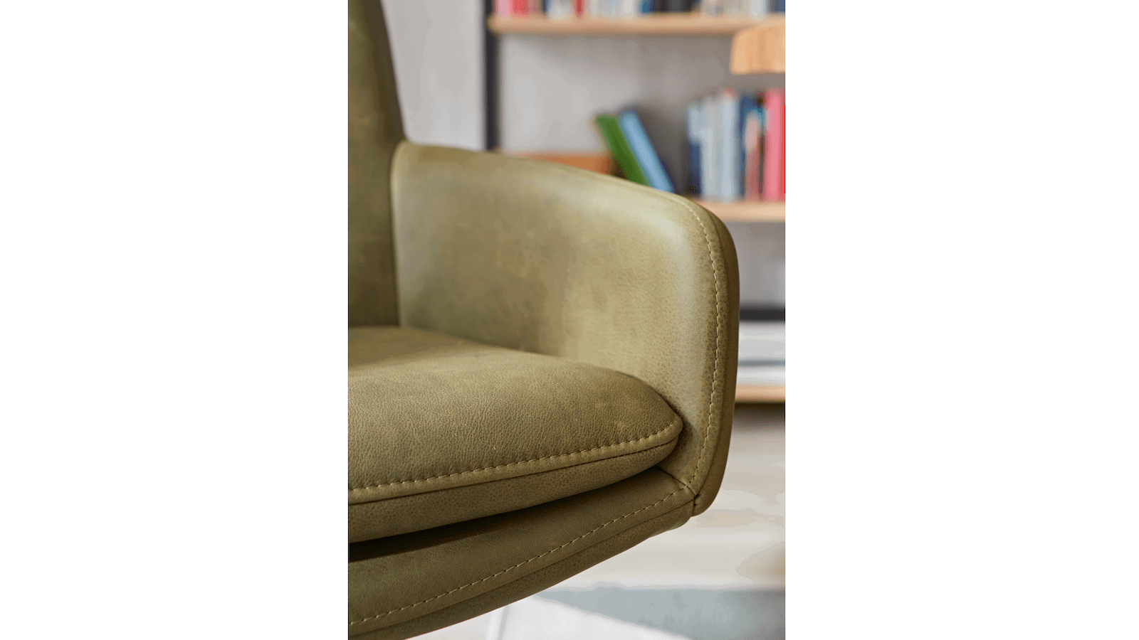 Armlehnstuhl Macano mit Lederbezug in Olive von Global Family 