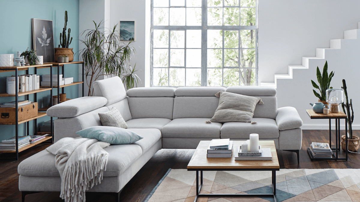 Ecksofa Felipa (links) mit Stoffbezug und verstellbarem Kopfteil von Global Family