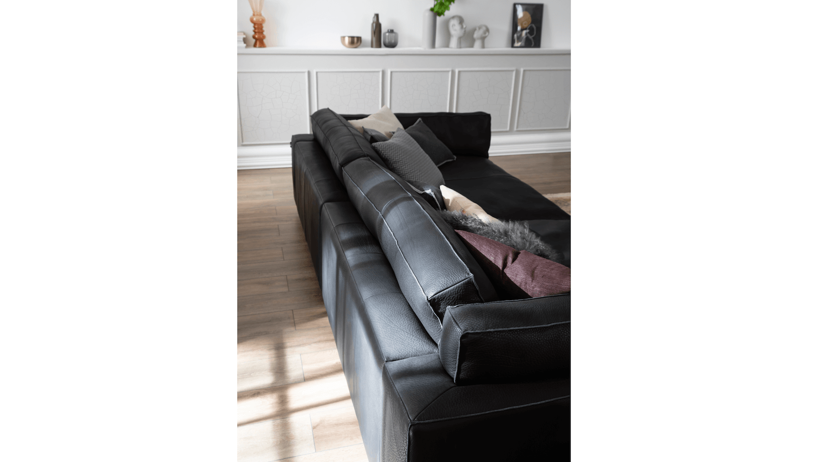 Sofa Aprino 3 - 4-Sitzer XXL, Dickleder, schwarz, Armlehne Kissen