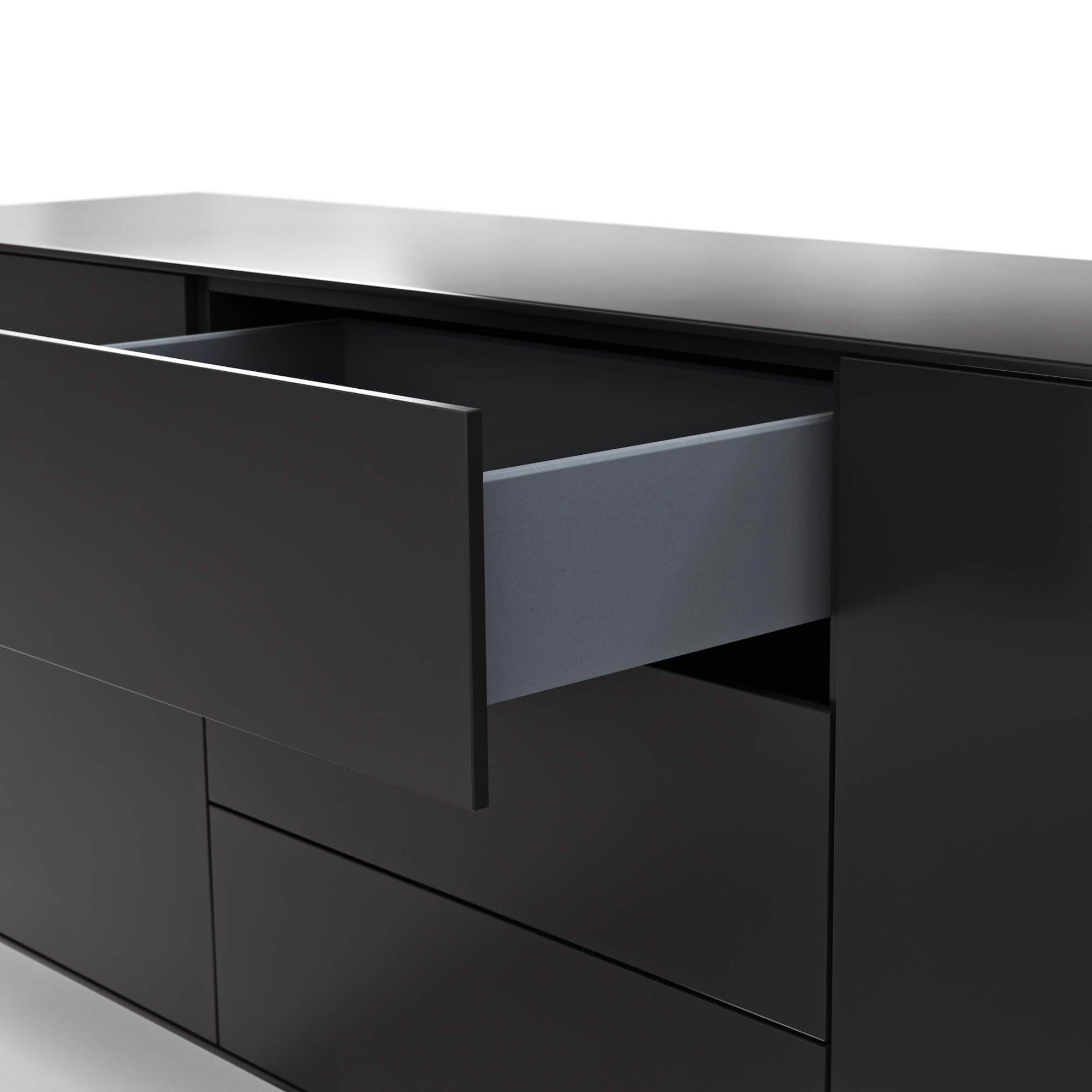 Sideboard Henri von Raum.Freunde in schwarzem Lack, mit Rollen