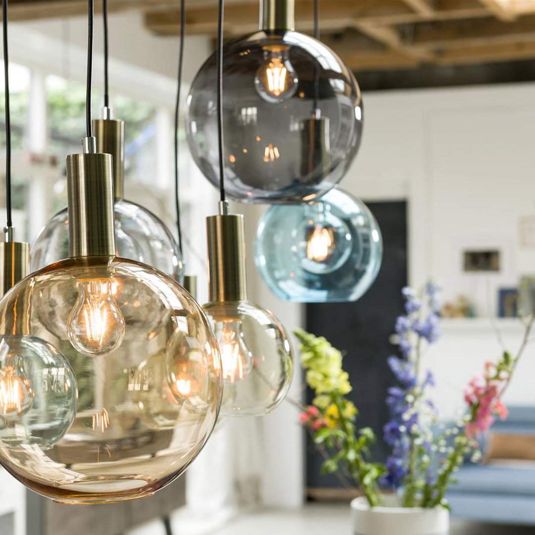 Glaslampen bringen Leichtigkeit und moderne ins Wohnzimmer