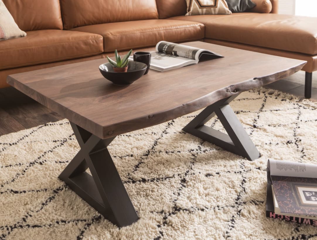 Couchtisch mit massivem Untergestell aus Metall und Echtholzplatte