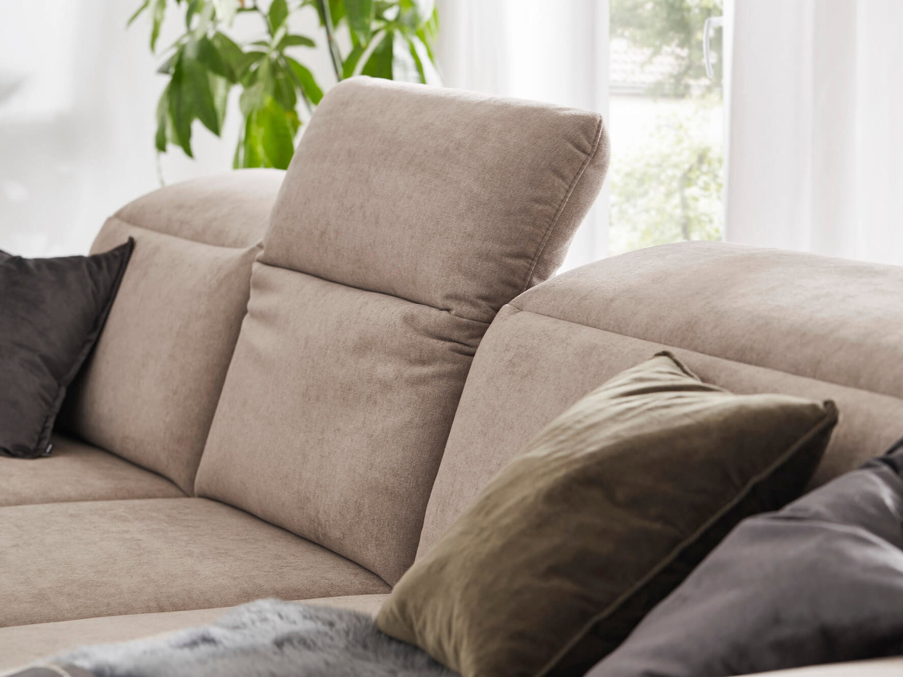 Ecksofa Rockport B - Longchair links mit 2,5-Sitzer inkl. Kopfteil/Sitztiefe verstellbar, Stoff, Khaki