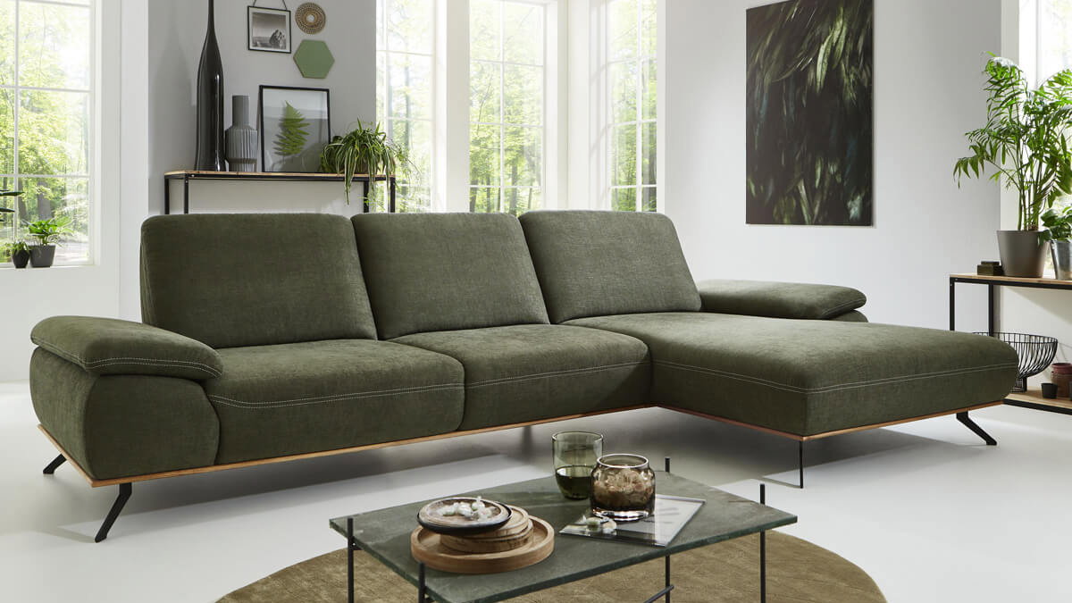 Gemütliches Wohnzimmer, Sofa Wohnzimmer Couchtisch Teppich grün