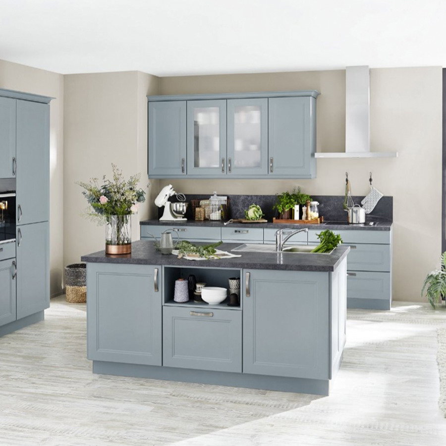 Küchenzeile in Hellblau Echtlack Opal Softmatt mit klarer Linienführung und modernem Design.
