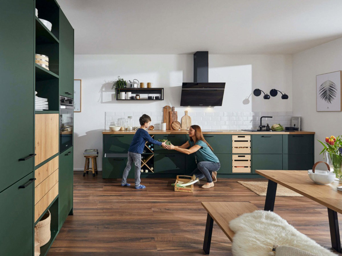 Moderne K&uuml;che Global Waldgr&uuml;n Landhaus Akzente Einrichtung Home Company
