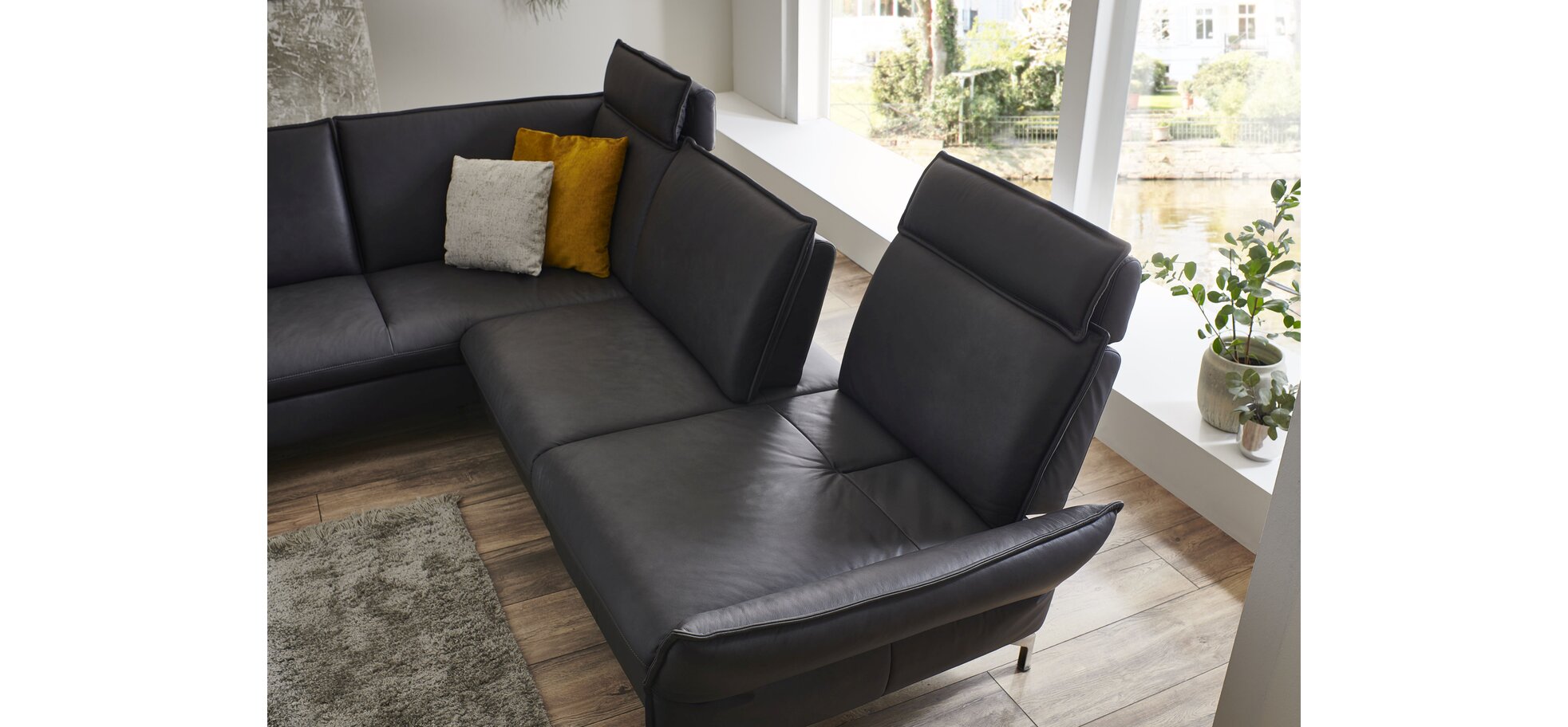 Ecksofa - 2-Sitzer mit Ecke links, Armlehne/Sitztiefe verstellbar (manuell), Fußteil verstellbar (motorisch), Leder, Anthrazit – Bild 3