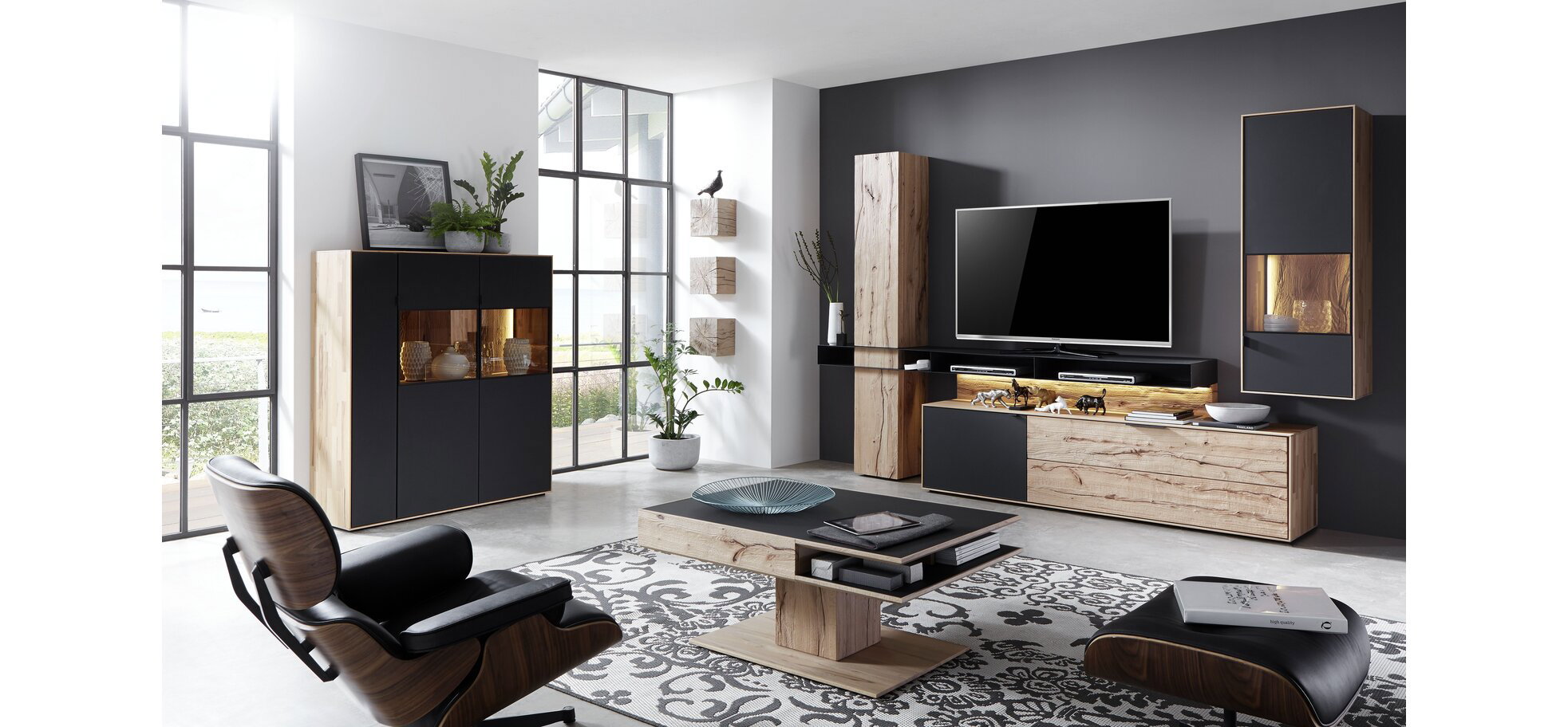 Highboard mit Mattglastüren – Bild 2