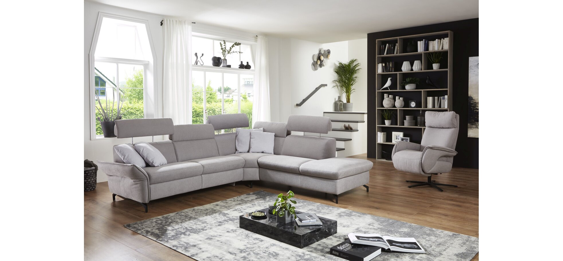 Ecksofa - 2-Sitzer mit Ecke rechts, Kopfstütze/Armlehne verstellbar (manuell), Relaxfunktion (motorisch), Webstoff, Hellgrau – Bild 3