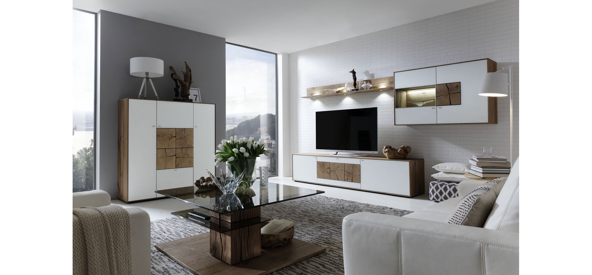 modernes, massives Highboard in Kerneiche – Bild 2