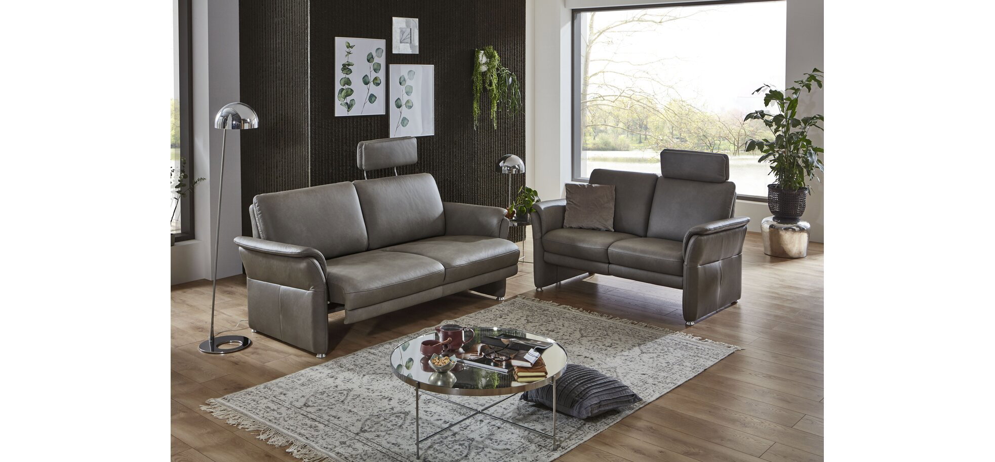Sofa - 2,5-Sitzer, Sitzvorzug (motorisch), Armlehne verstellbar (manuell), Leder, Rauchbraun – Bild 2