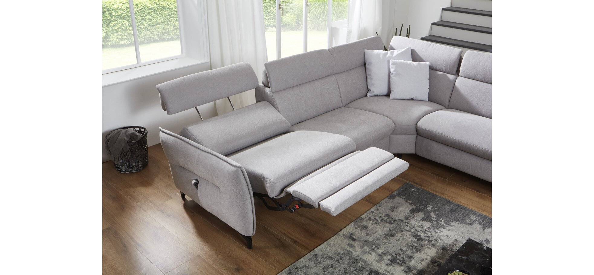 Ecksofa - 2-Sitzer mit Ecke rechts, Kopfstütze/Armlehne verstellbar (manuell), Relaxfunktion (motorisch), Webstoff, Hellgrau – Bild 7