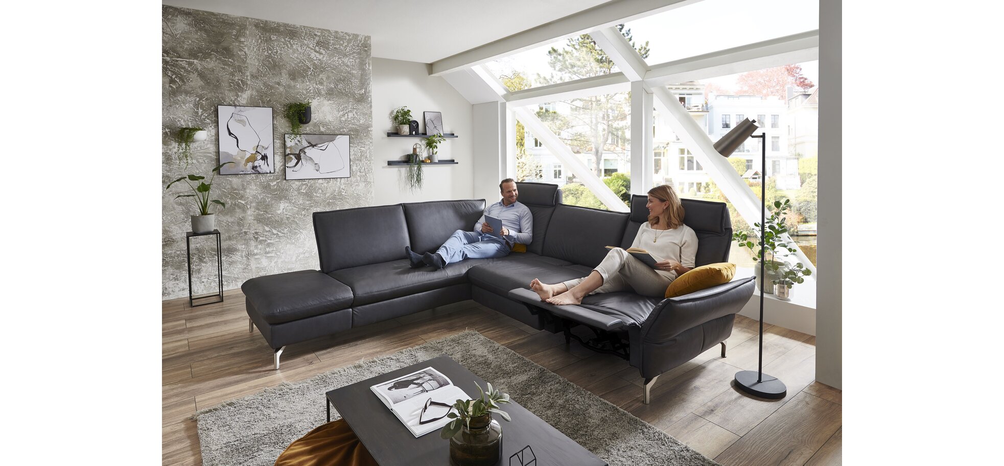 Ecksofa - 2-Sitzer mit Ecke links, Armlehne/Sitztiefe verstellbar (manuell), Fußteil verstellbar (motorisch), Leder, Anthrazit – Bild 2