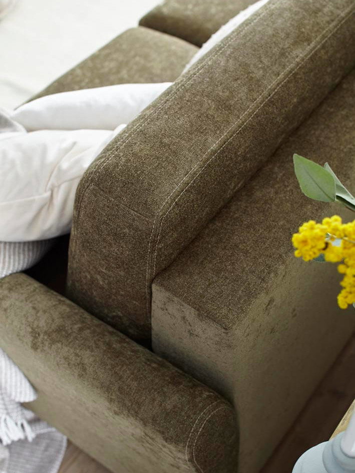 Schlafsofa Lakeville von natura Home, grünes Flachgewebe, Füße aus Holz