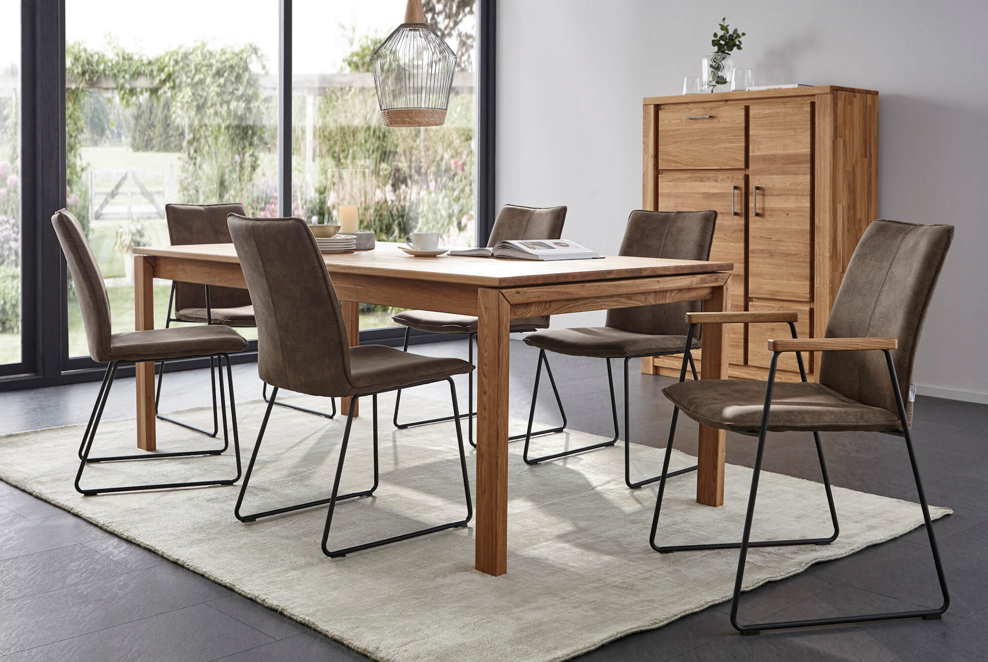 Highboard Farmingdale von Natura Home, Eiche massiv, Einrichtungsbild 2