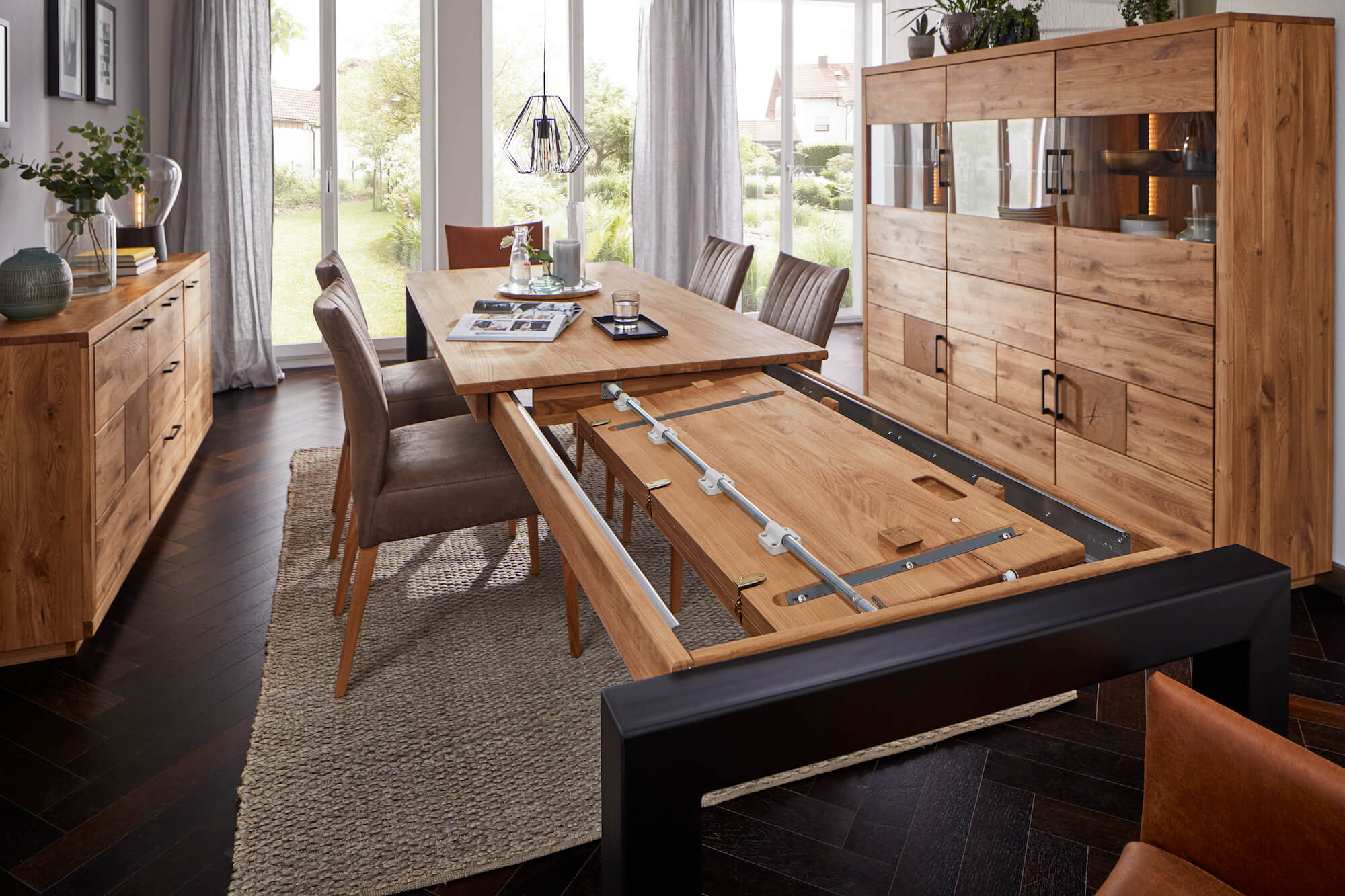 7 Natura Home Esstisch Farmingdale aus Wildeiche massiv, 4-Fuß aus schwarzem Metall, schräge Kante