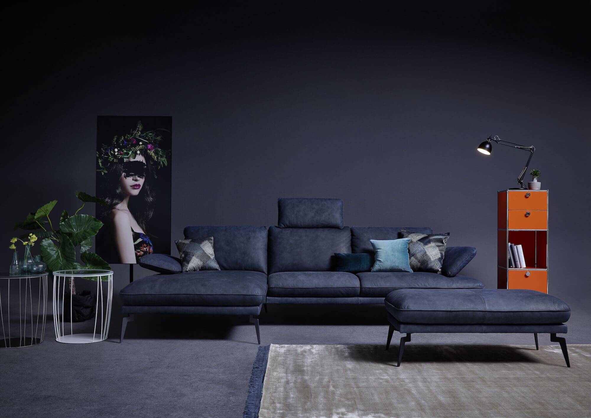 Ecksofa Vieste von Comfort Republic, Leder Blau mit Füßen iaus schwarzem Metall