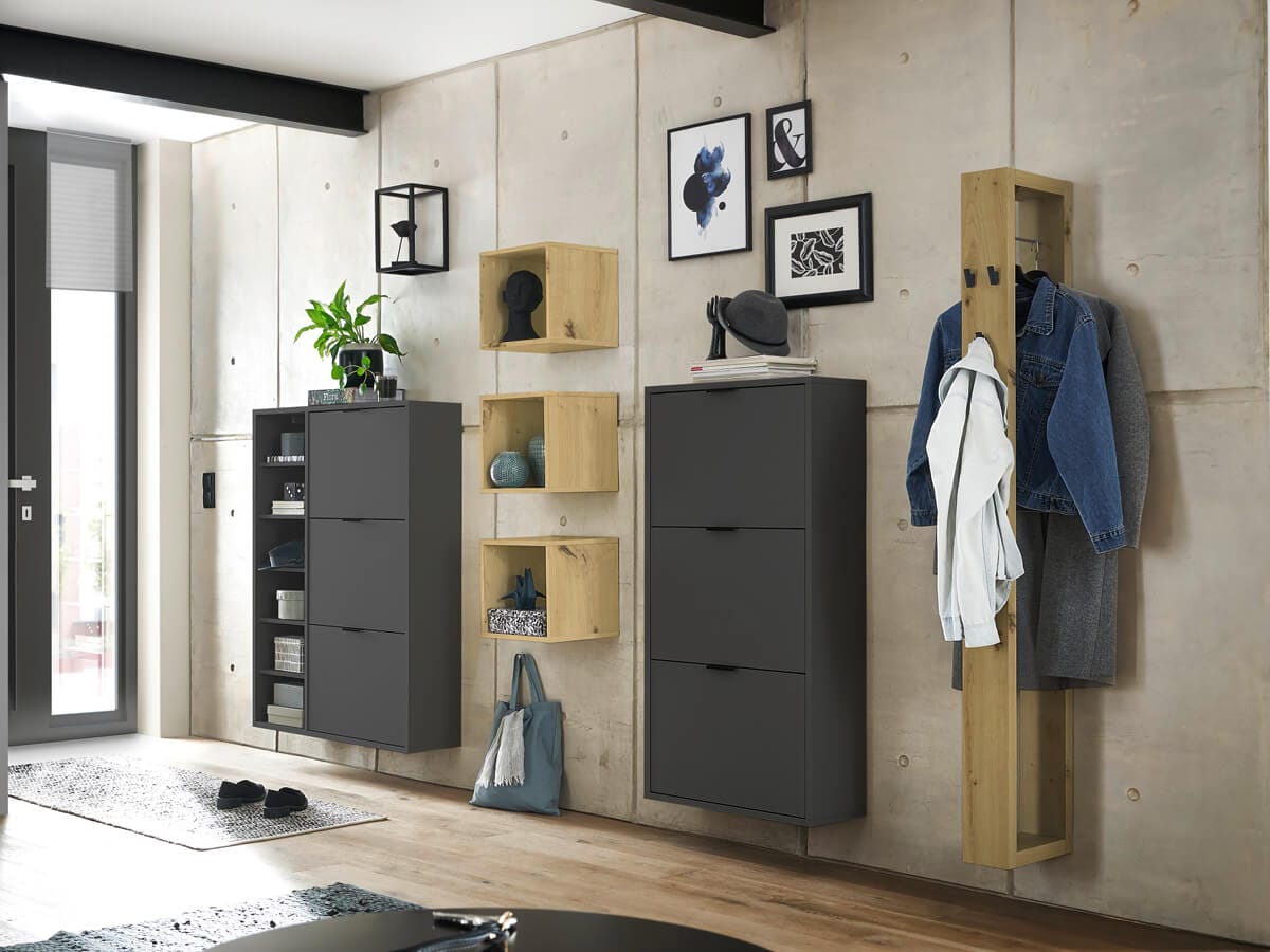 dunkle Garderobe, schwarze edle Garderobe, Viva Garderobe Milana