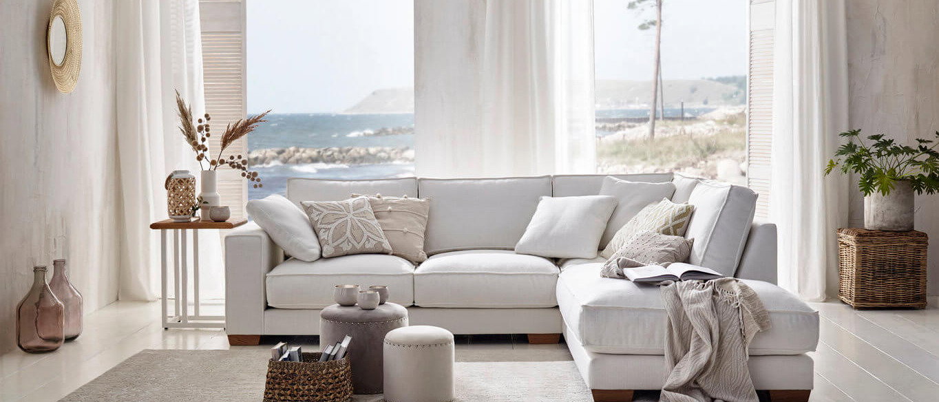 Stilvolles Wohnzimmer mit Holz und Naturtönen – Slow Living Einrichtungsidee