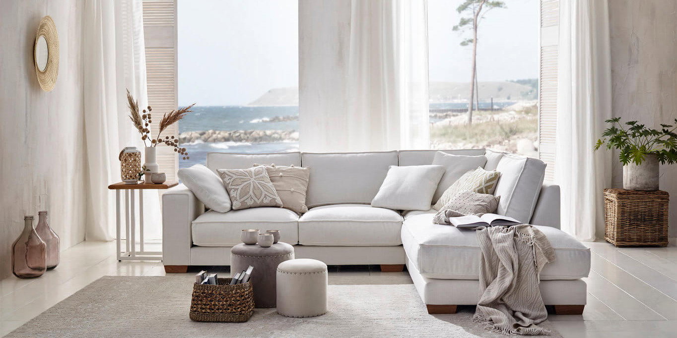 Stilvolles Wohnzimmer mit Holz und Naturtönen – Slow Living Einrichtungsidee
