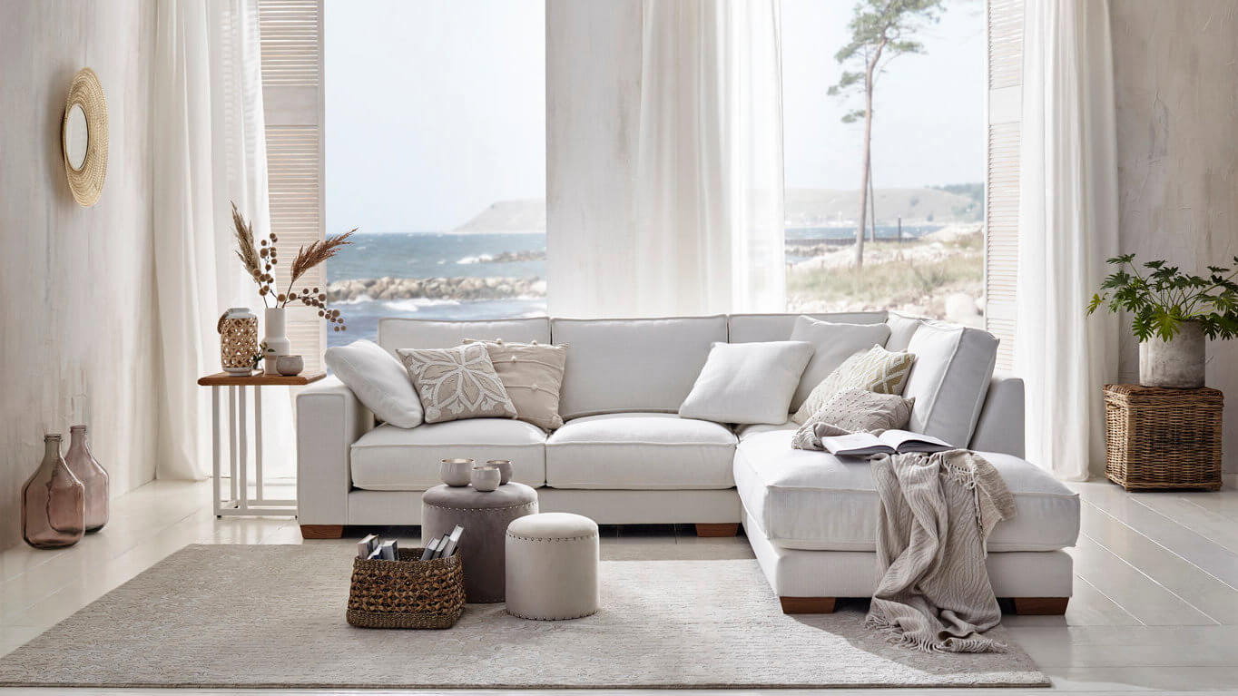 Stilvolles Wohnzimmer mit Holz und Naturtönen – Slow Living Einrichtungsidee