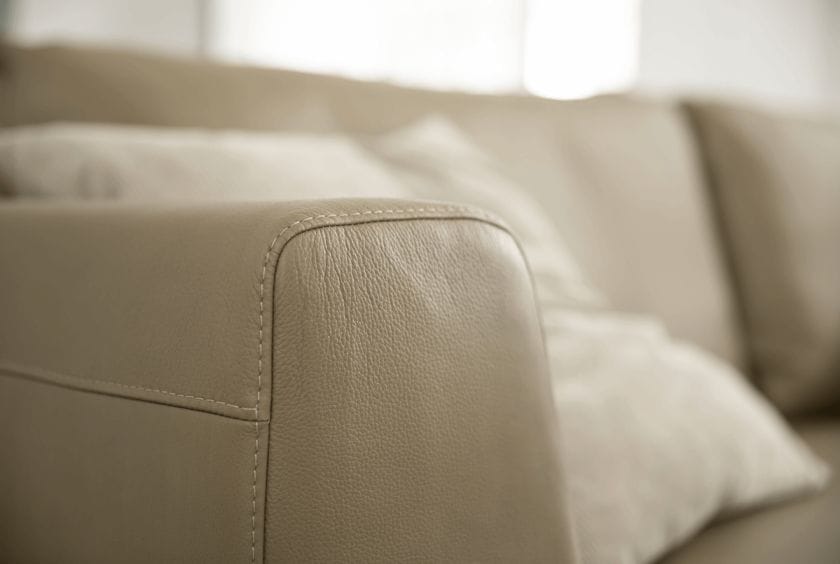 Sofa Helmi - 3-Sitzer, Leder, Cappuccino, Metallkufe von Raum.Freunde