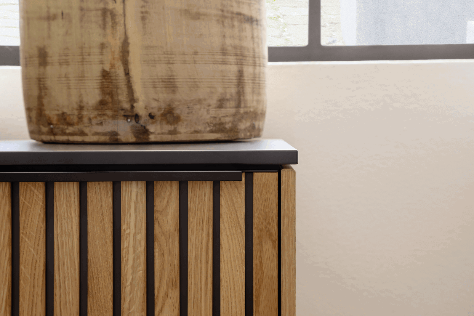 Sideboard Stav - BHT ca. 168x85x40 cm, Asteiche ge&ouml;lt, Metallkufen von Raum.Freunde, mit oder ohne Beleuchtung