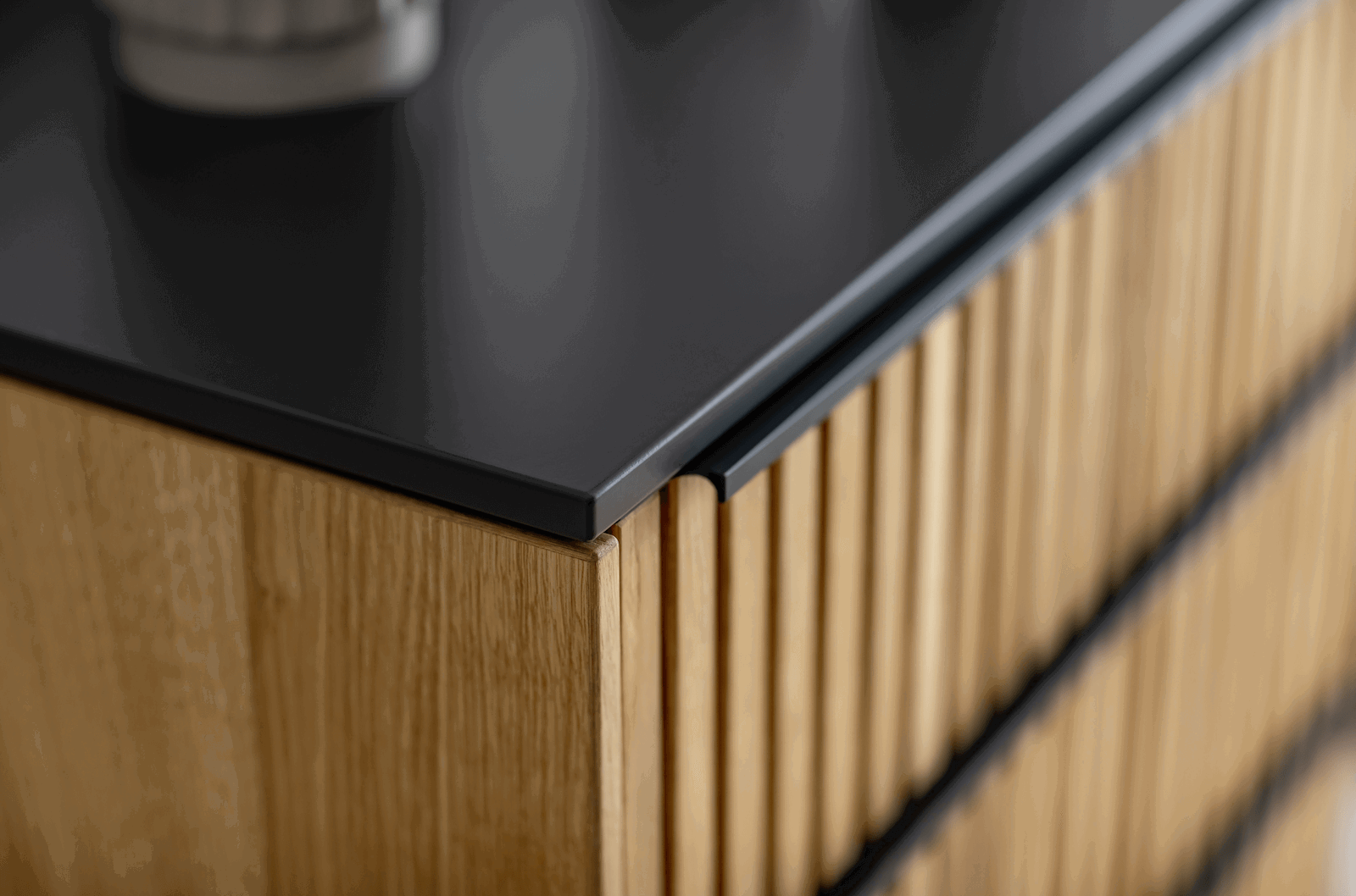 Sideboard Stav - BHT ca. 168x85x40 cm, Asteiche ge&ouml;lt, Metallkufen von Raum.Freunde, mit oder ohne Beleuchtung