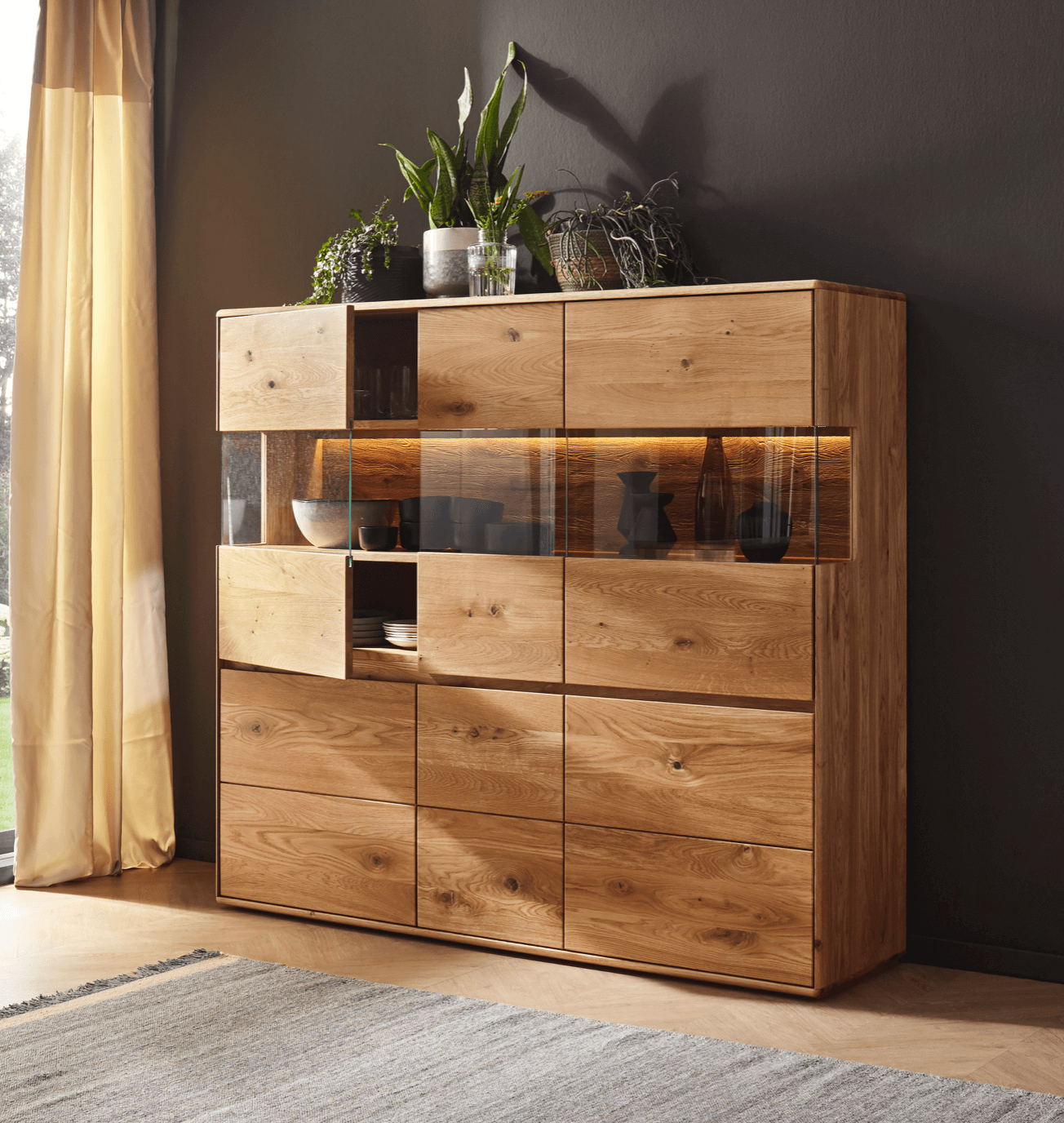 Highboard Hillsboro - inkl. Beleuchtung, Wildeiche natur, geölt von Natura Home