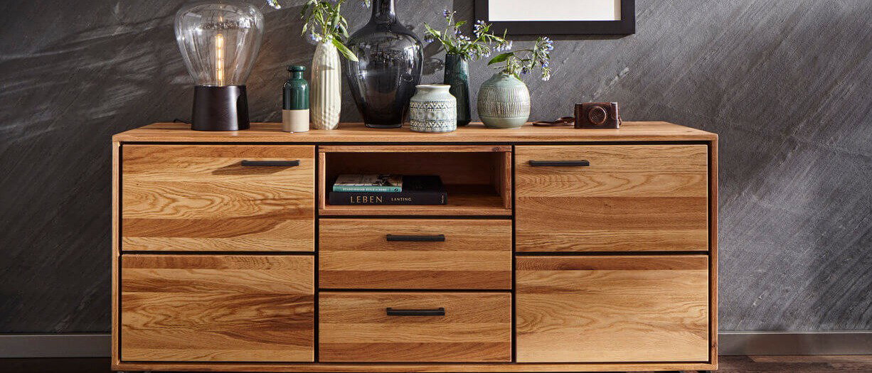 Sideboard dekorieren, Holzsideboard