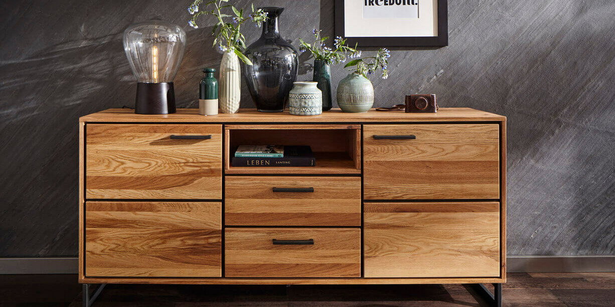 Sideboard dekorieren, Holzsideboard