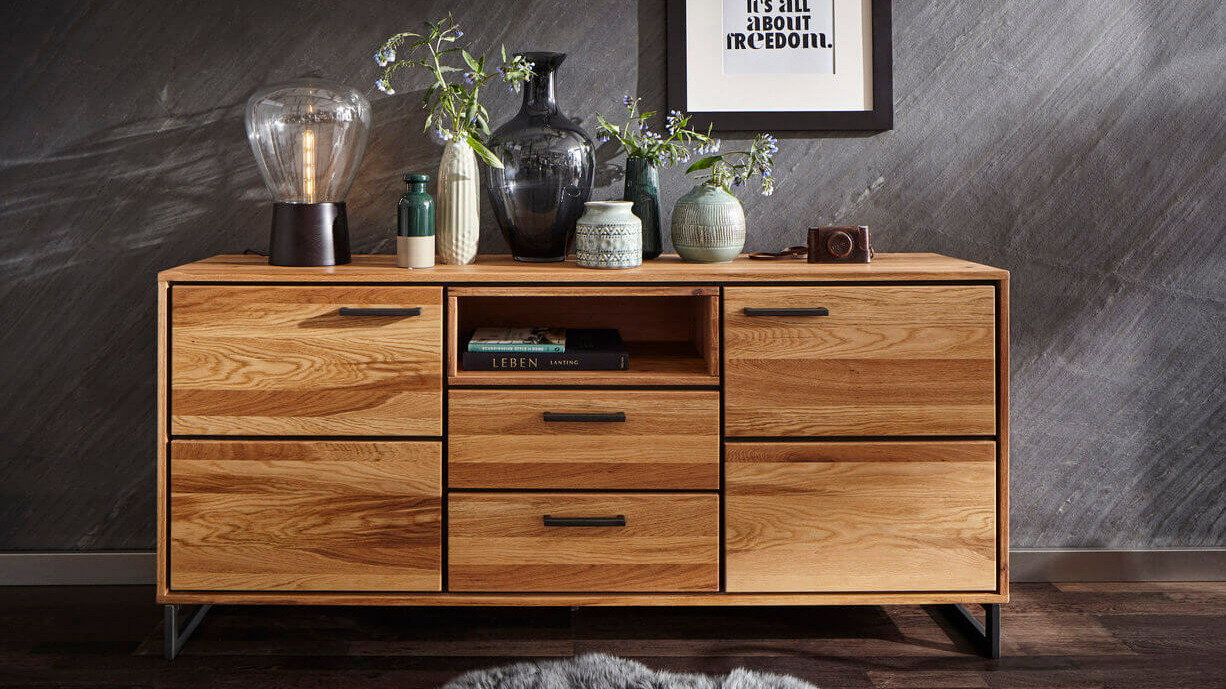 Sideboard dekorieren, Holzsideboard