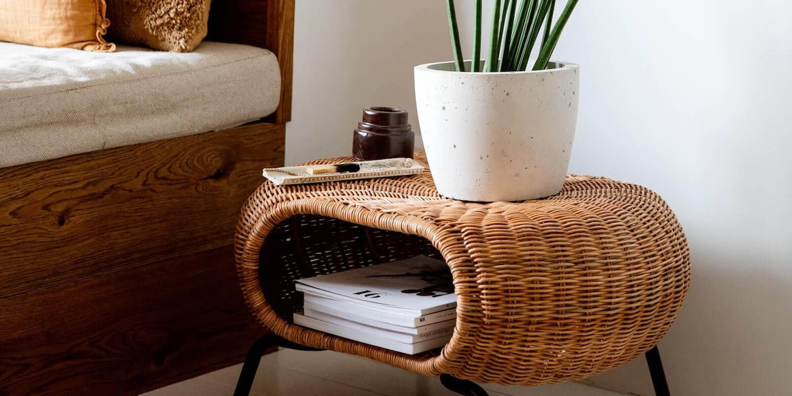 Rattan, Rattankonsole, Rattan Nachttisch mit Pflanze,