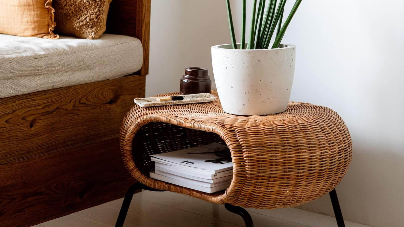 Rattan, Rattankonsole, Rattan Nachttisch mit Pflanze,