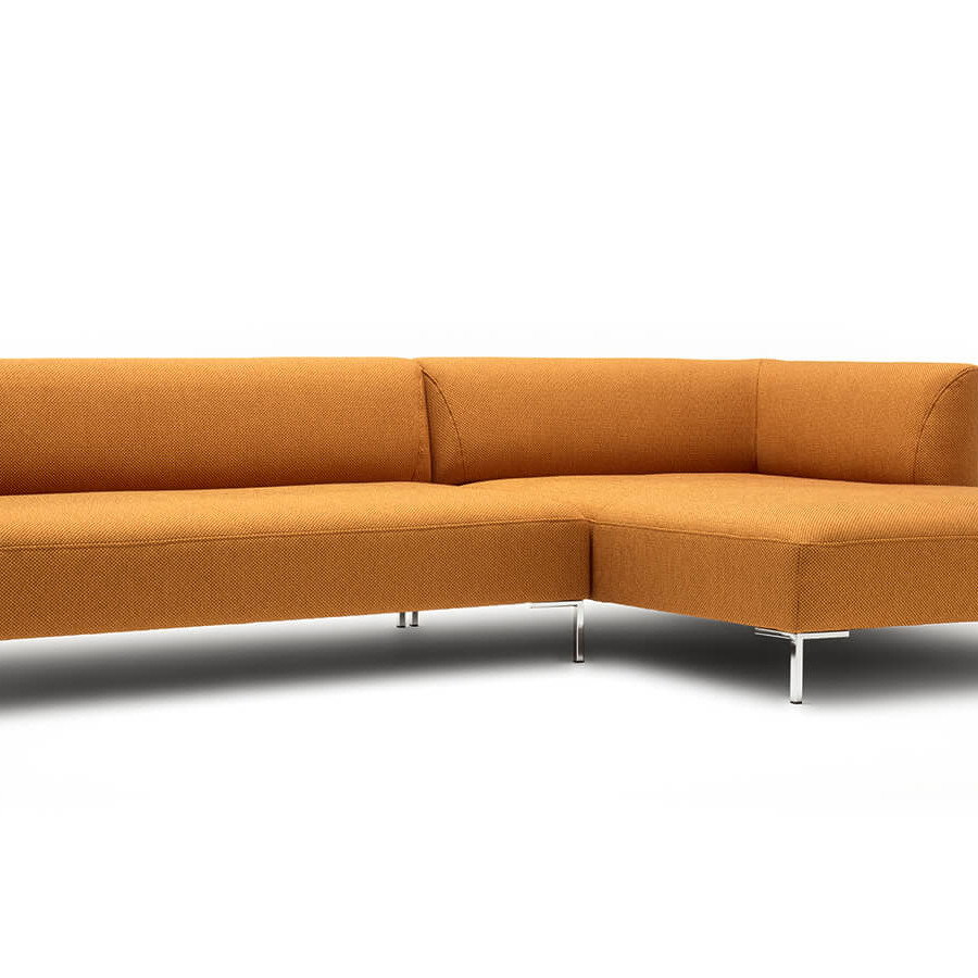 Ecksofa in orangen Stoff