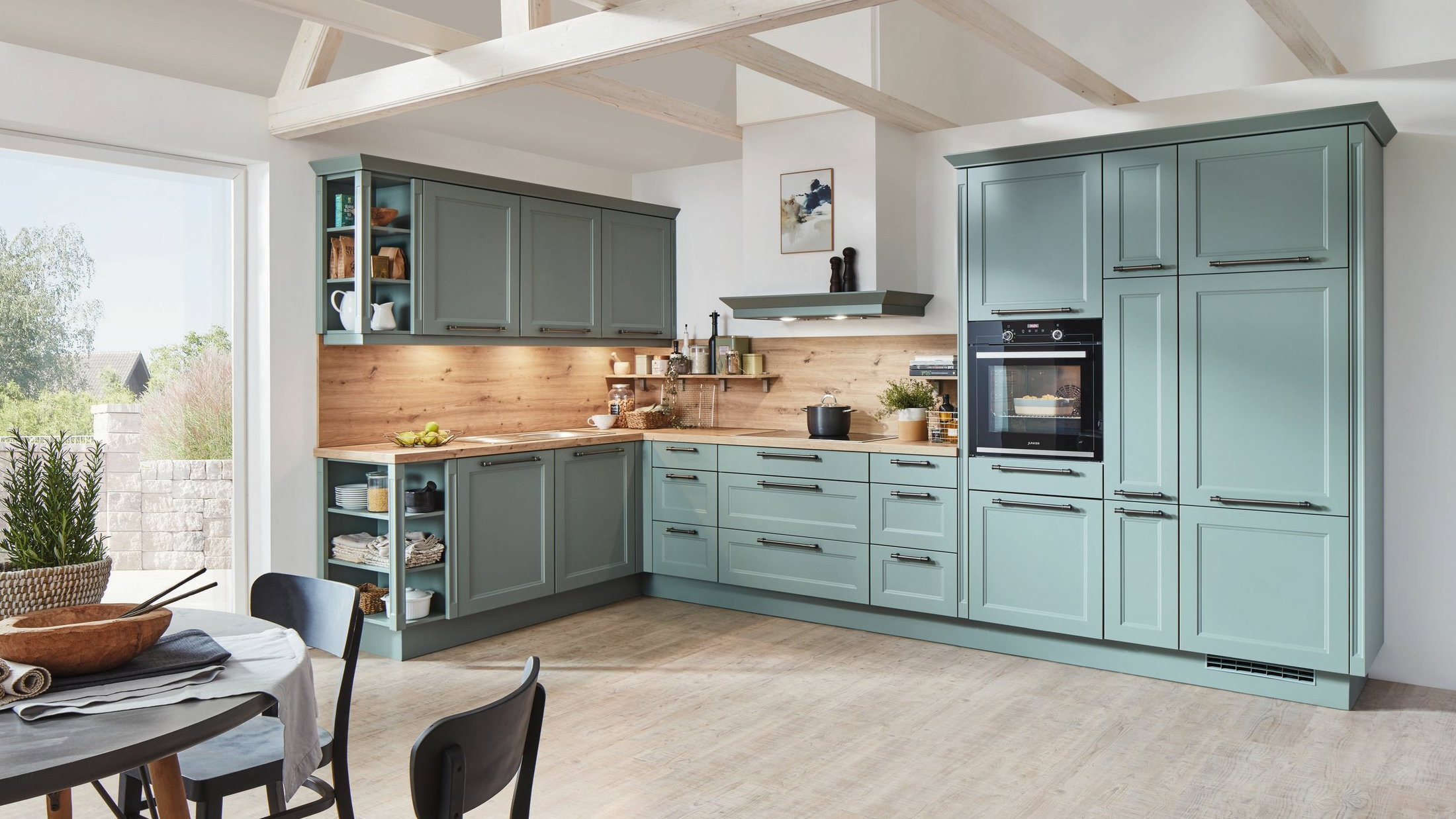 Nobilia Cascada Winkelküche in Grün mit Holzelementen – Landhausküche mit großzügigem Stauraum