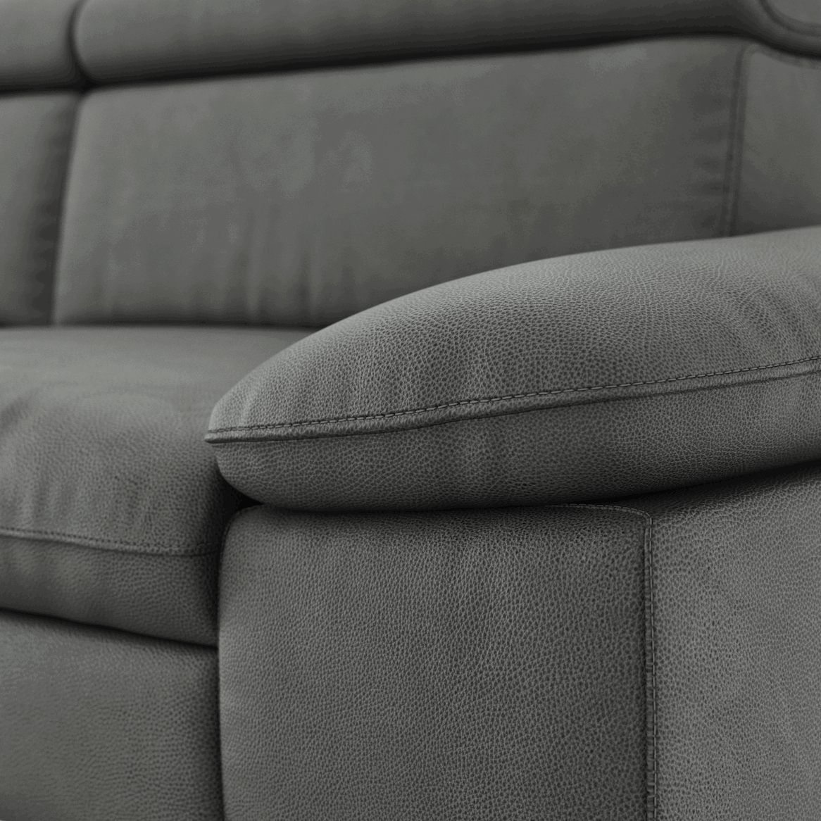 Graues Ecksofa Felipa mit Lederbezug und Zusatzfunktionen von Global Family