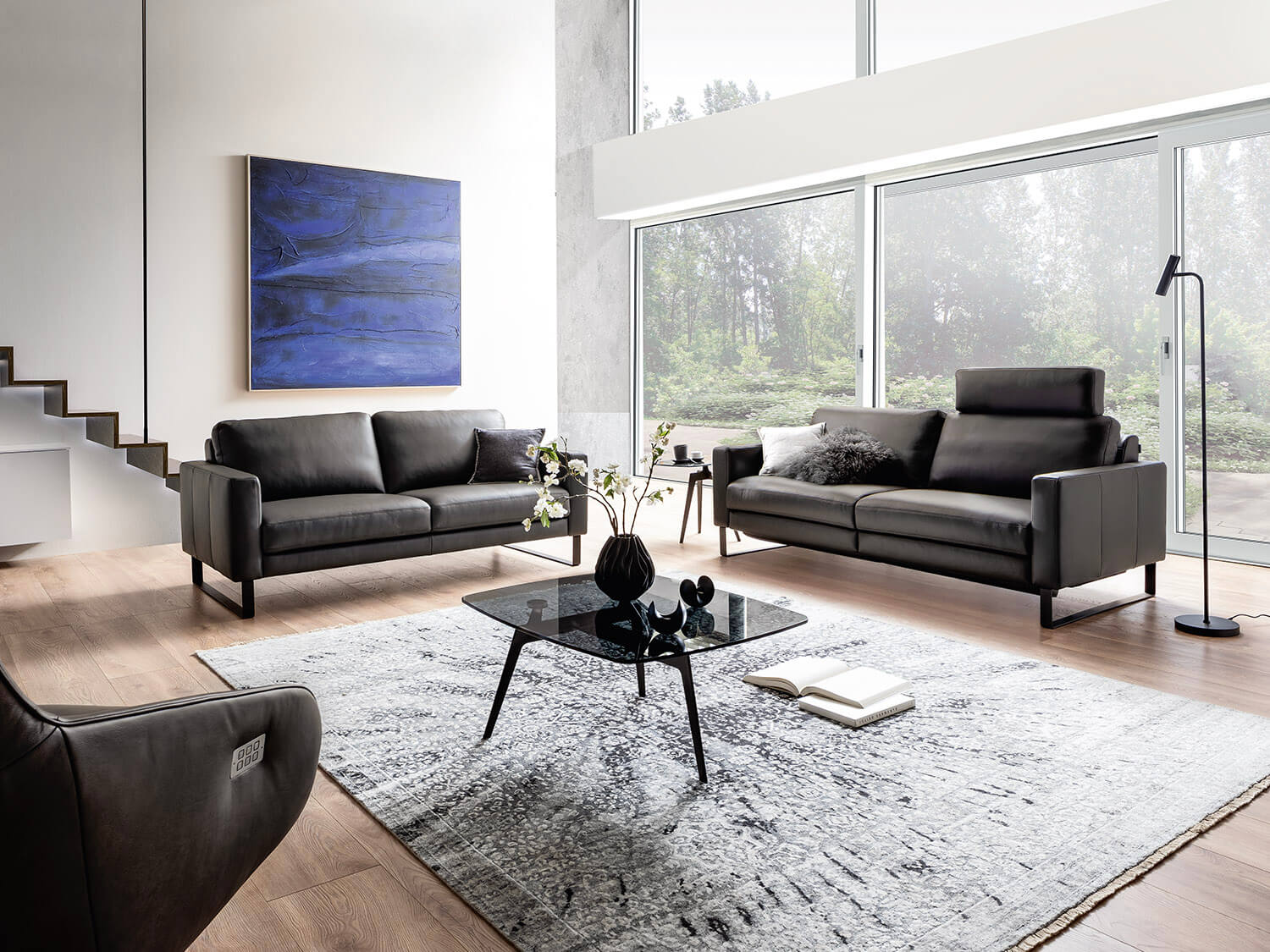 Contur Sofa Enna mit Tisch Susa Glasplatte
