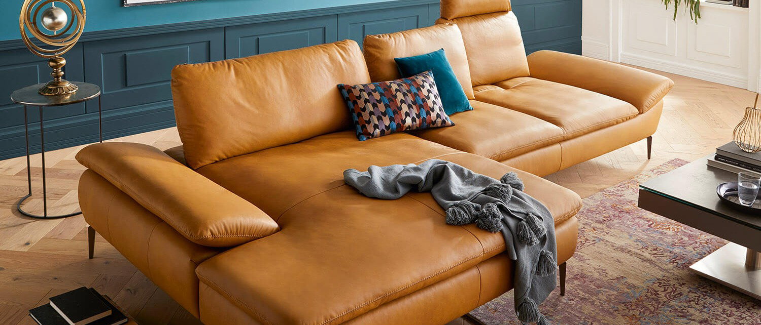 Contur Sofa Leder Vintage Leder mit Petrol Kontrast an den Wänden