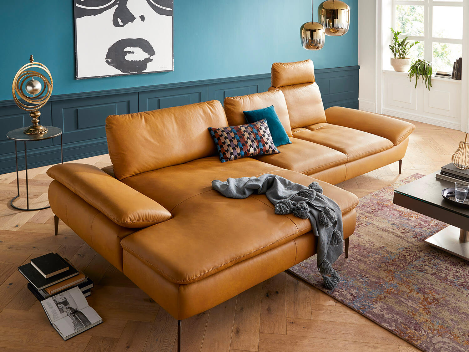 Contur Sofa Leder Vintage Leder mit Petrol Kontrast an den W&auml;nden