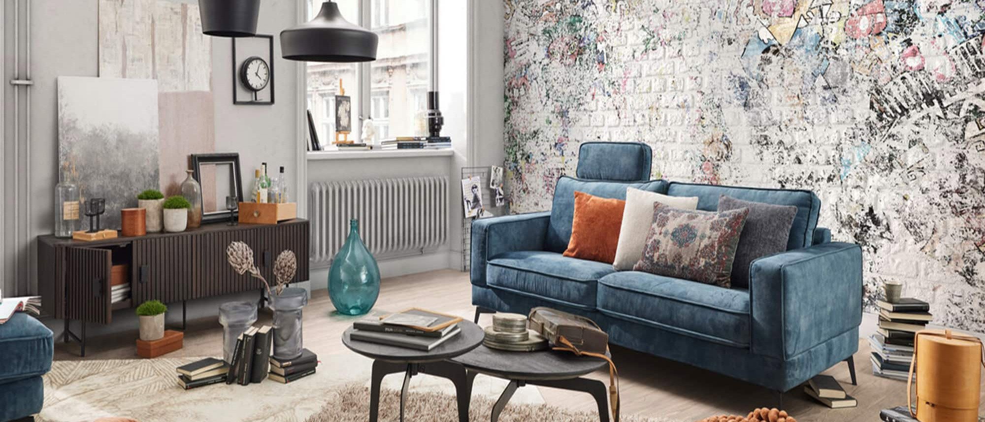 Modernes urbanes Sofa im Wohnzimmer – stilvolle Couch mit klaren Linien, gemütlich und vielseitig kombinierbar für jede Einrichtung.